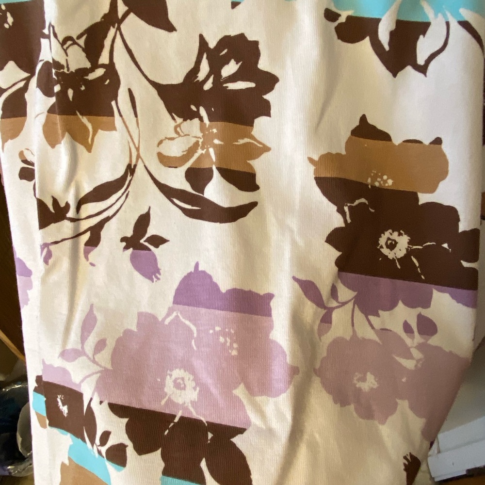 COPY - Ladies short sleeve floral print top by d&co (Denim & Company) - Picture 10 of 10